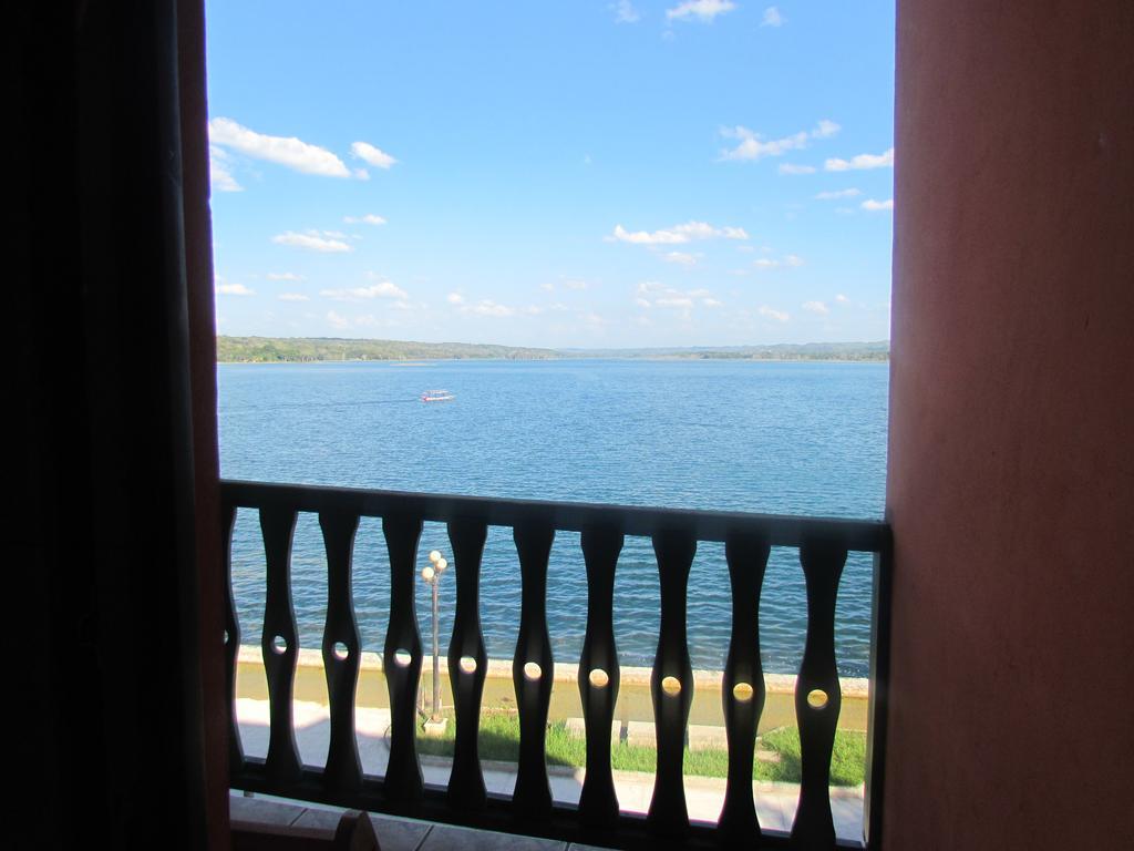 Hotel Mirador Del Lago Флорес Екстериор снимка